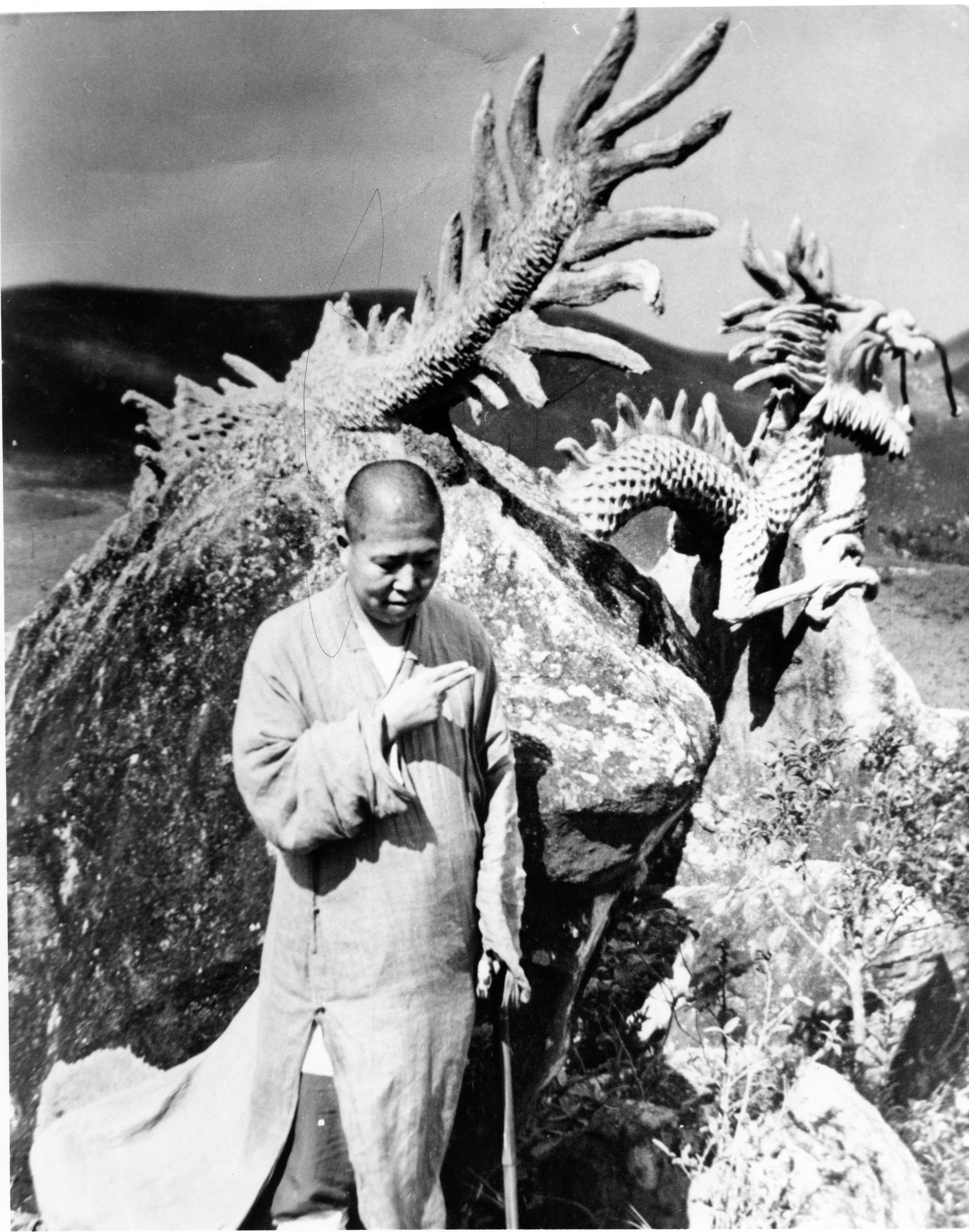 �ŤƦѩM�|�l������M��2 - ���Ĥۤ� �Y�����EIn Memory of the Venerable Master Hsuan Huan - Transformation of a Bodhisattva,